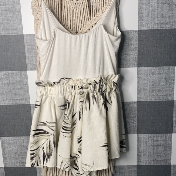 Altar’d State shorts Jumper - Picture 4 of 5